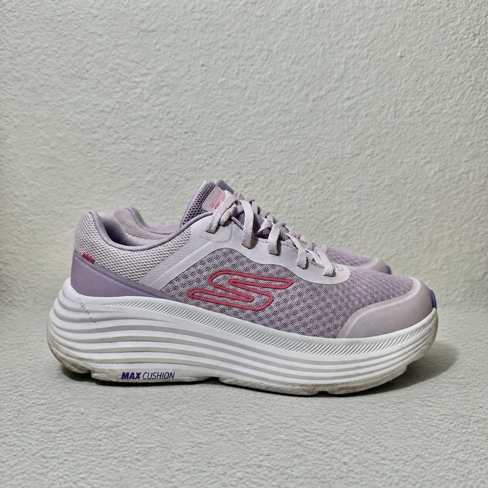 lavender Skechers Women's Max Cushioning Endeavour sneakers Sz 9 129470